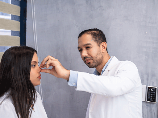 Equipo de Salutte Clinic en consulta